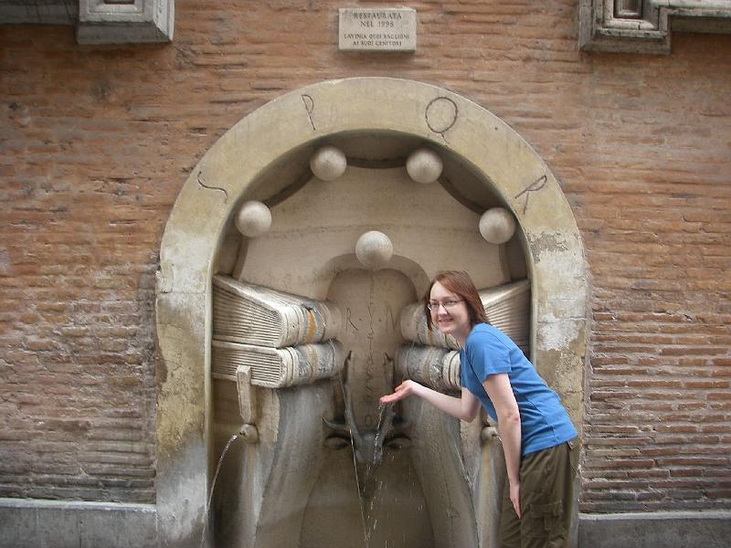 fontana-dei-libri-2.JPG - One of many drinking fountains.  (Fountain of the Books) via Straderari