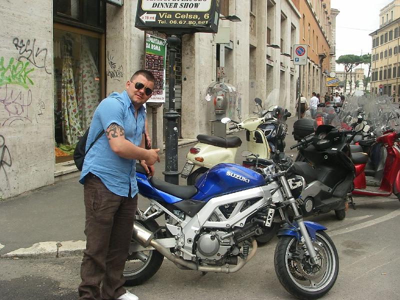 via-delle-botteghe-oscure-4.JPG - Erion used to own the same motorcycle.