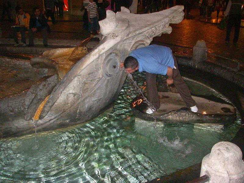 fontana-della-barcaccia-2.JPG - Fountain at the bottom of the Spanish Steps.